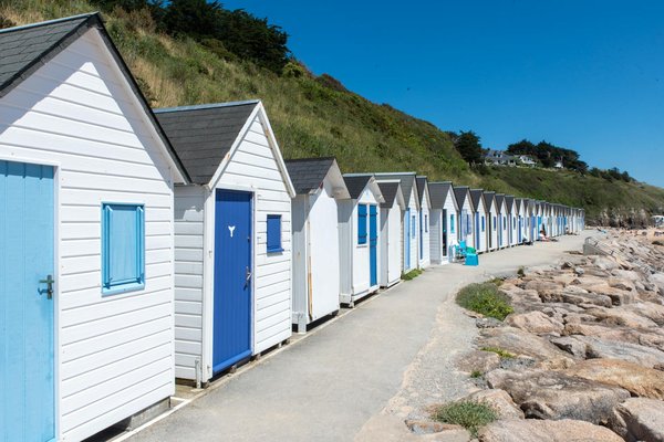 Unlock windsor"s rich history: your ultimate guide to budget-friendly tours of iconic landmarks