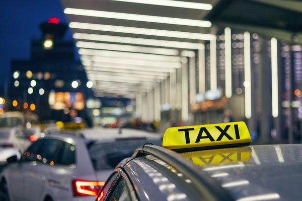Smooth airport transfers with taxi waterloo services
